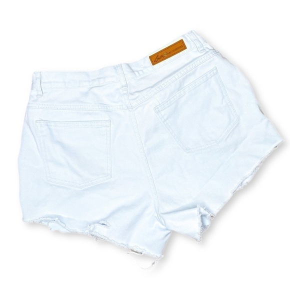 VINTAGE Boutique Custom Distressed Cutoffs - Picture 11 of 11